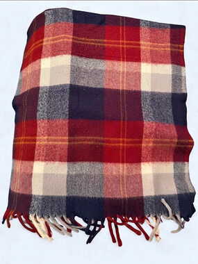 Faribo Plaid Acrylic Fringe blanket in Red